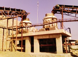 河南建筑垃圾處理設(shè)備參觀現(xiàn)場,年產(chǎn)60萬噸拆遷垃圾粉碎機(jī)